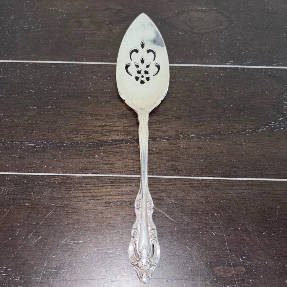 Oneida Community | Silver Artistry | Silverplate, 1965 | Pierced Pie Server